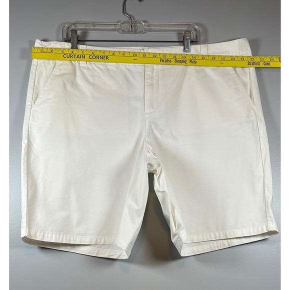 GAP Women's ESSENTIAL BOYFRIEND ROLL-UP BERMUDA, OPTIC WHITE, Size 20 - Picture 5 of 6